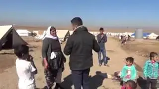 (Deutsch Untertitel) Paruar Bako bei Flüchtlingen aus shingal. Hilfe kommt für Mädchen zu spät.