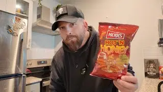 Herr&rsquo;s Hot &lsquo;N Honey Flavored Cheese Curls