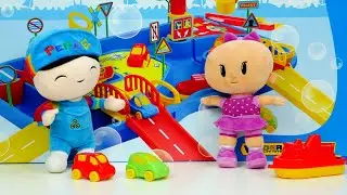 Pepee oyuncakları. Oyuncak su istasyonu a&ccedil;ıyoruz. Bebe ve Pepee kum havuzunda oynuyorlar