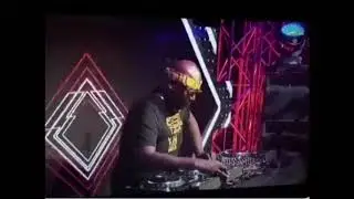 #Lockdownhouseparty  Dj Maphorisa gives us hit after hit🔥 yeyyyy🔥🍾💃🏽