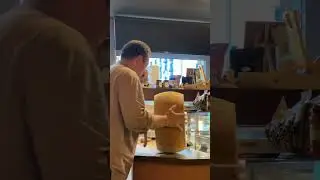 40 КГ СЫРА! Вкуснейший Грана Падано из Италии приехала. И уже почти закончилась #деликатесы  #сыр