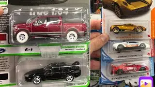 Hot Wheels/Diecast Hunting 🏎 | My 1st AW Ultra Red! Q Case iD found! #hotwheels #diecast #peghunt