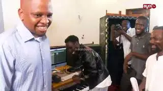 TAZAMA MHE. NAIBU WAZIRI ALIVYOSHINDWA KUJIZUIA BAADA YA KUOMBWA KUIMBA