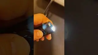 Удивительный EDC-фонарик OLIGHT Arkfeld Ultra 1400 люмен с белым светодиодом, УФ-подсветкой и зел...