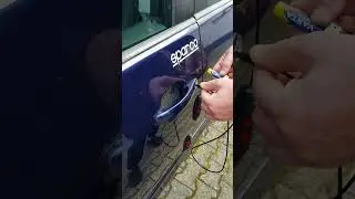 💔 Cleverer Trick um die Autot&uuml;r sofort zu &ouml;ffnen bei Batterieausfall  #automobile #comedy #tricks