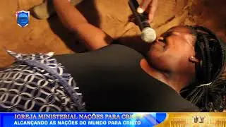 Mulher Liberta de uma cobra na Barriga //Extra&iacute;do da Cruzada de Inharrime - Inhambane