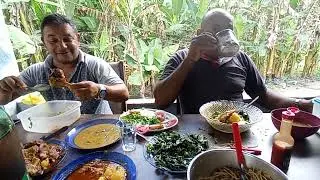cordeiro almoçando com seu amigo de infância