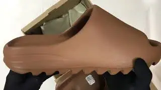 Yeezy Slides 'Flax'