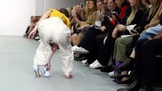 Model trips and loses her shoes during Emilio de La Morena Spring/Summer 2017 fashion show