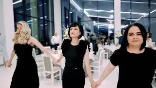 Cu așa muzică frumoasă, nici nu poți sta la masă. Formația „Lăutarii de la sud”