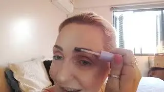 Testando makes baratinhas. #dezembro #makeup 