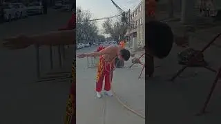 #Dangerous actions should not be imitated. The Shaolin hard steel fork thrusting the throa