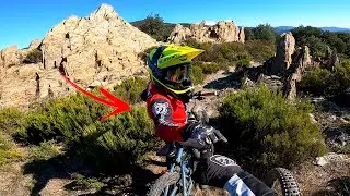 Siguiendo la Rueda de este Joven Rider de 8 Años 🚀