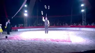 Circus Safari . Joggling