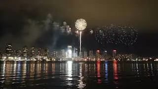 🎆 New Year&rsquo;s Eve Fireworks Over the Water | Cozy City Night Ambience