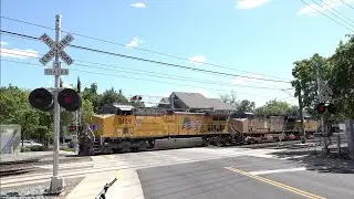 UP 6189 Z-Train Intermodal North & Light Rail Train - 2nd Avenue Railroad Crossing, Sacramento CA