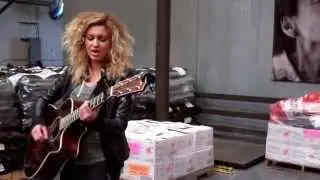 Tori Kelly singing 