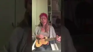 Valentina Victoria Ferrari sing Shortnin' Bread - Ukulele (is a written by James Whitcomb Riley)
