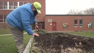 Providing fresh and healthy food to local residents