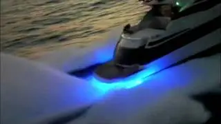 OceanLED TV Effetto fiamma sulla scia di un Pershing 62