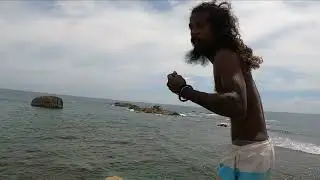Crazy man jumped off from 100 feet for 10$ in Sri Lanka