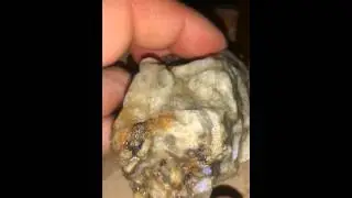 151g chunck of Moonstone rough