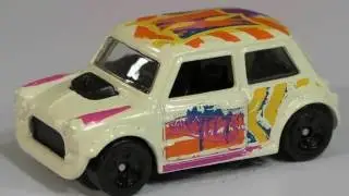2016 Hot Wheels Q Case Morris Mini