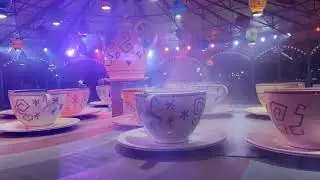 DISNEY WORLD MICKEY'S VERY MERRY CHRISTMAS 2024 MAD TEA  PARTY TEACUP RIDE