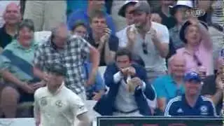 David Warner Heckled by Crowd over Joe Root Punch!