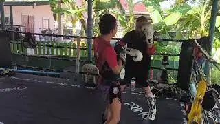 Filip training with Kru Hinphet from Sitjaopho Muay Thai Hua Hin Thailand 