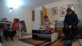 🔴 24/7 LIVE: Italian Couple in London - Real Life [LIVING ROOM 🛋️] - MiGIPepeVibes - Cam 1