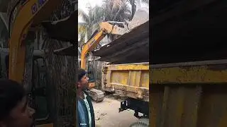 অপারেটরের অবিশ্বাস্য হাতের জাদু! 😱🔥 #shorts #excavator #driver