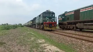 Fastest train Karakoram Express 41up passing through from Bhalike Pakistan Railways