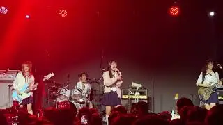 QWER-고민중독 직캠 20251105 Berwyn 1st World Tour Rockation