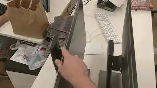 Shaky Dell U2717D