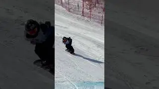 Giant Slalom on @neversummer board. ​⁠@sbshellzsquad2018 @USASASnowboardingandFreeskiing
