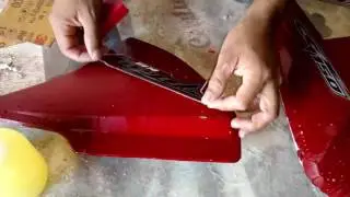 Como colar os adesivos na moto e Aplicar Verniz Automotivo Parte 1