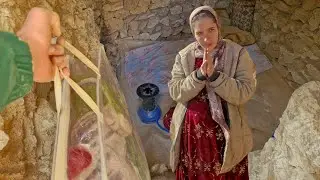 Living in a Frosty Mountain Cave, Trying to Keep Warm Pregnant woman❄️❄️🫄🌤️
