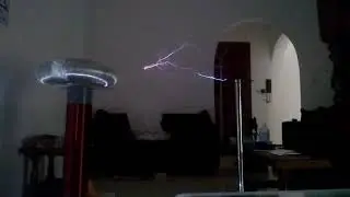 Tesla Coil ZVS/Flyback @ 450KV