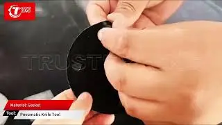 Rubber gasket cutting machine with pneumatic knife