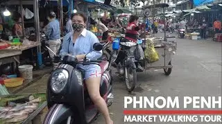 Walking day tour in Phnom Penh at the traditional market