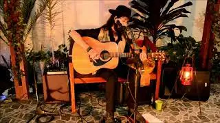Bota de A&ccedil;o (WebLive do &aacute;lbum Delta Blues)