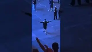 Amazing Oasis Fan Having Time Of His Life During Slide Away #murrayfield #Edinburgh #oasislive