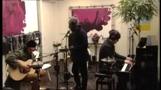 Curtis Harding speelt Keep On Shining, live bij EerstJaap!