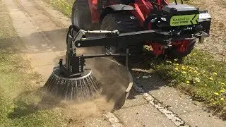 Brosse de désherbage pour tracteur et chargeur | BR 70 & 90 de GreenTec France