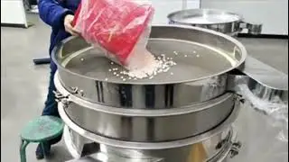 Industrial raw material screening device, zirconium ball and zirconium powder vibrating screen