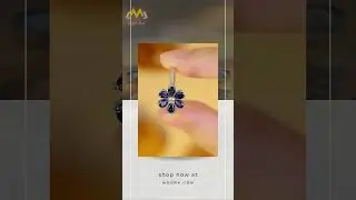 Luxurious and unique, our tanzanite ring with a floral touch is a must-have for jewelry enthusiasts.