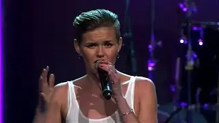 Aniela Eklund sjunger Grenade i solomomentet av Idols slutaudition - Idol Sverige (TV4)