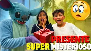 O STITCH TROUXE UM PRESENTE MISTERIOSO PRA DUDA*o que pode ser?!!!(Felipe e Duda)