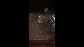 Wasser in ein Glas einsch&uuml;tten | How to do #1